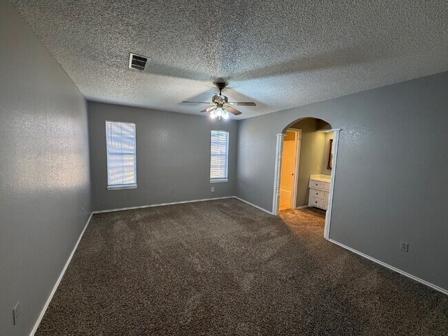 Building Photo - Home Located In Shadow Hills & Frenship School District!