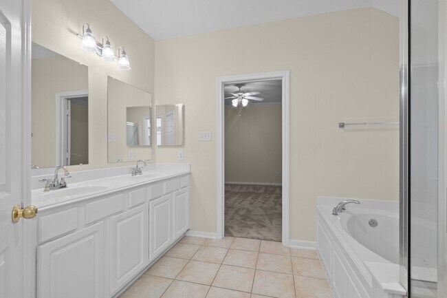 Building Photo - 142 W Burberry Cir