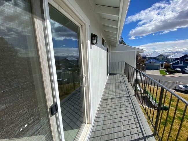 Building Photo - 3 Bedroom Townhouse North Reno - 2 Car Attached Garage/Mountain Views