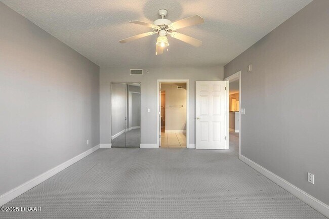 Building Photo - 4650 Links Village Dr