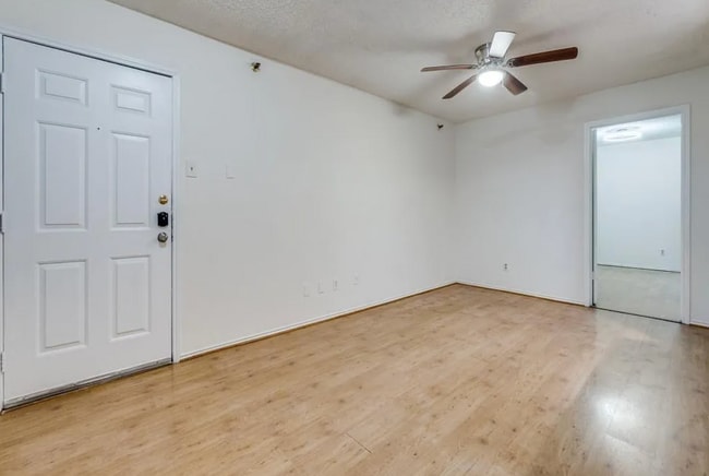 Building Photo - 5916 Gaston Ave