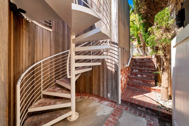 Building Photo - 3116 Breakers Dr
