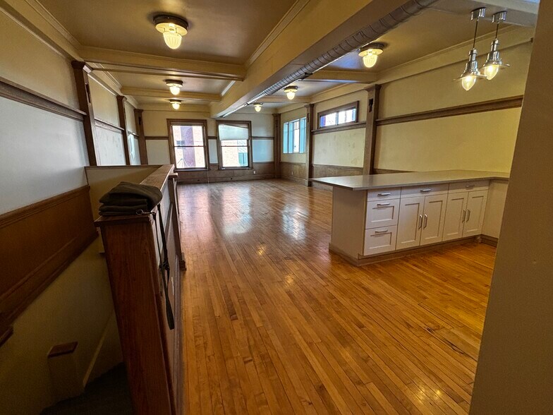 Building Photo - 27 N Main St