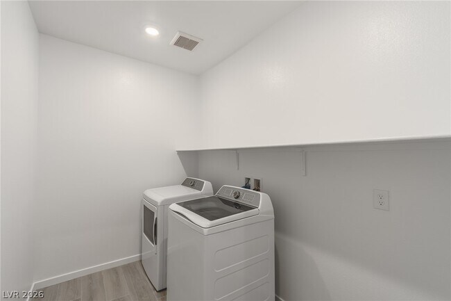 Building Photo - 9934 Carlon Hls Ave