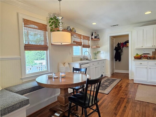 Building Photo - 2076 Anderson Dr SE