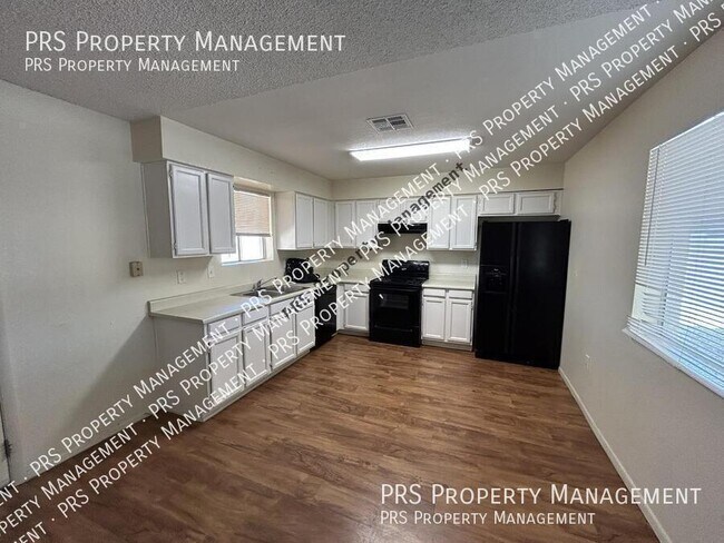 Building Photo - 3147 E Edgewood Ave