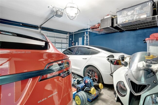 Building Photo - 6630 NW 104th Path