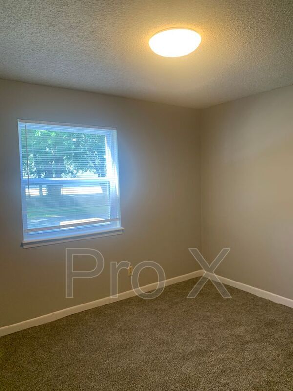 Building Photo - 2037 S River St