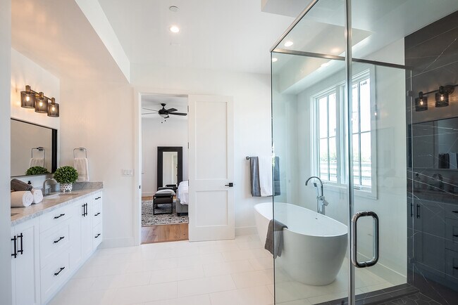 Building Photo - 724 13th St