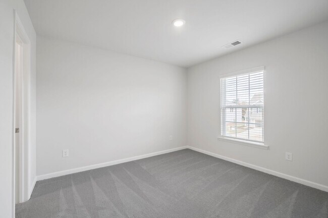 Building Photo - Almost Brand New Home 4 Bedroom with 2.5 b...