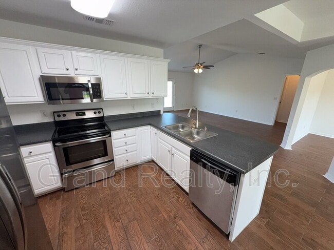 Building Photo - 1261 Mazurek Blvd