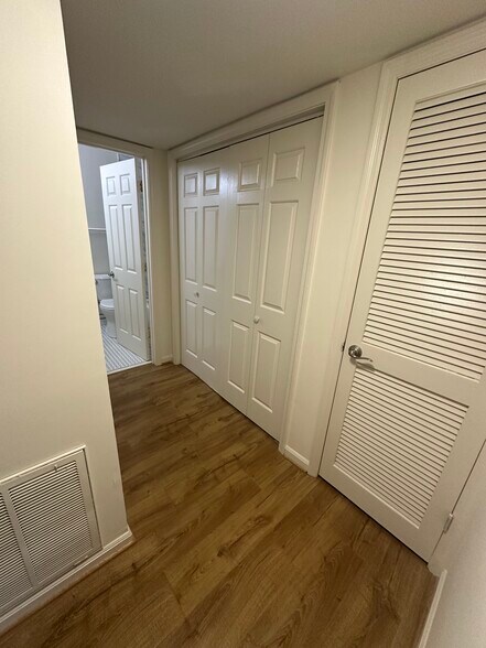 hallway - 2118 Acklen Ave