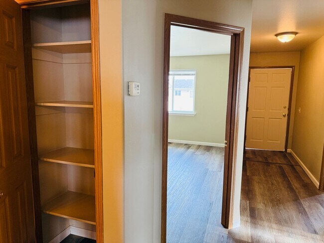 Building Photo - 523 Yellowstone Ave