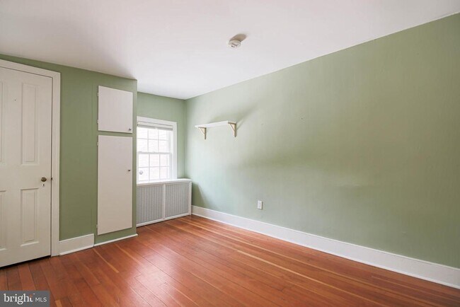 Building Photo - 217 S Lee St