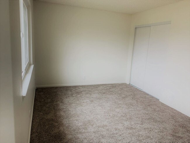 Building Photo - Available  Now…Fantastic 4 bed/2 bath home...