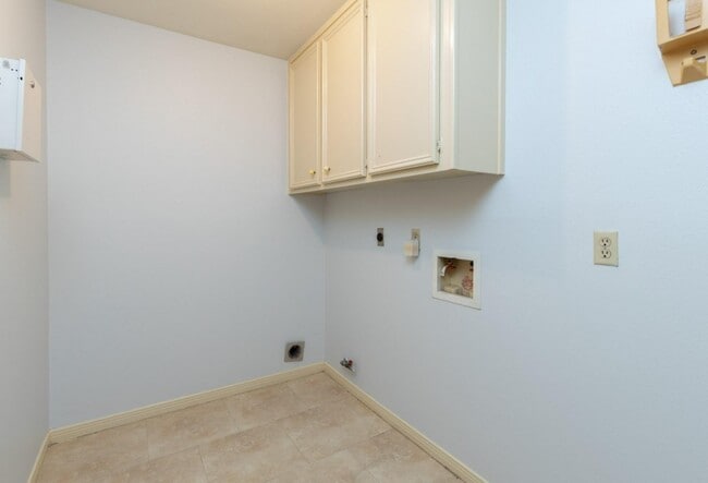 Building Photo - 3926 Oak Gardens Dr
