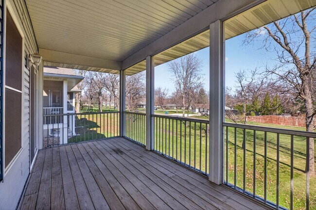 Building Photo - 3 Bedroom 3.5 bath