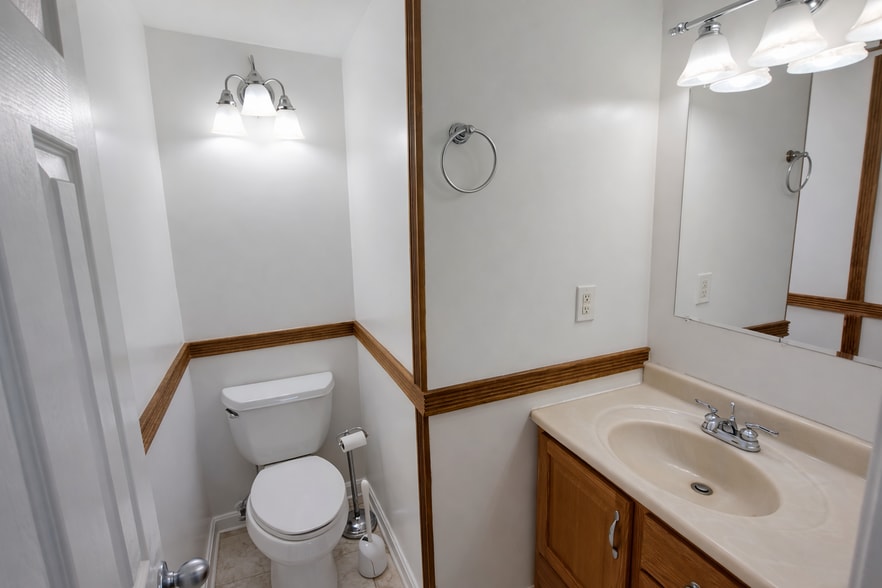 Building Photo - 1933 4th St NE