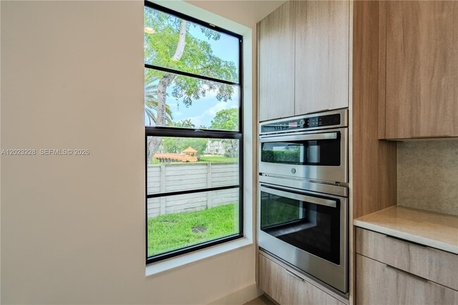 Building Photo - 1427 SW 23rd St