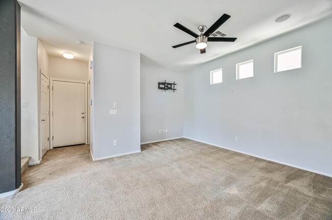 Building Photo - 9406 S 33rd Dr