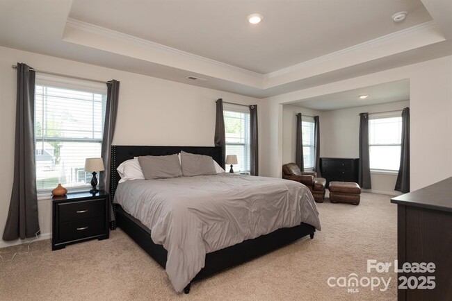 Building Photo - 2046 Saddlebred Dr