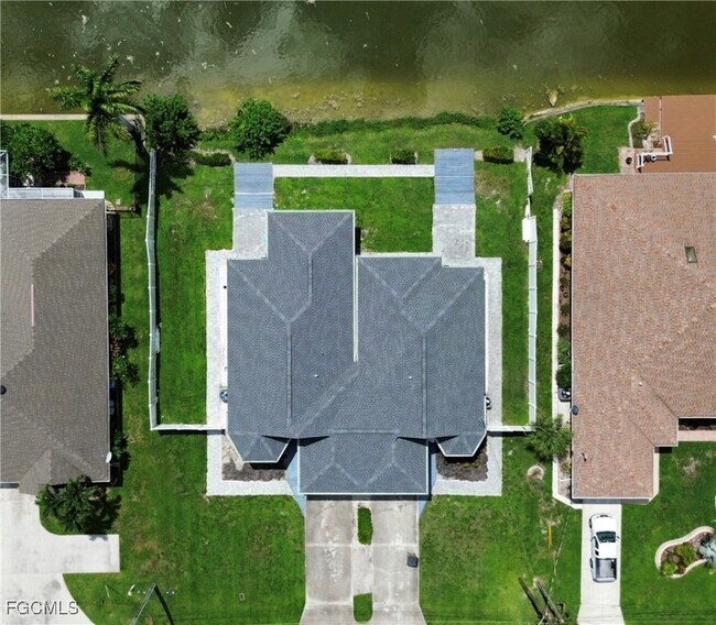 Building Photo - 1324 SE 6th Ave