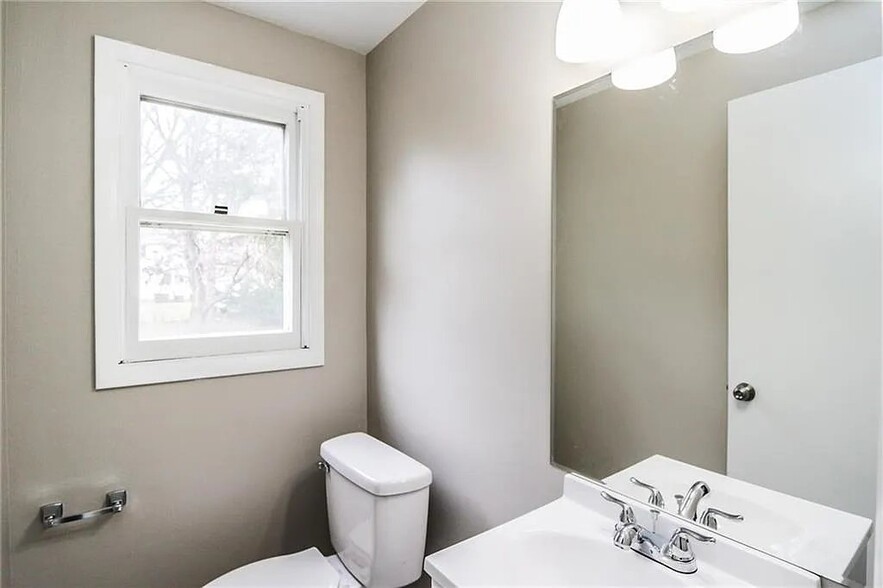 Building Photo - 72 Kinmont Dr