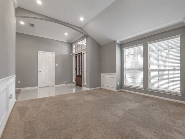 Building Photo - 12807 Village Way Dr