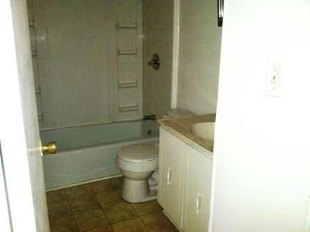 Building Photo - 653 Oakhill Ave