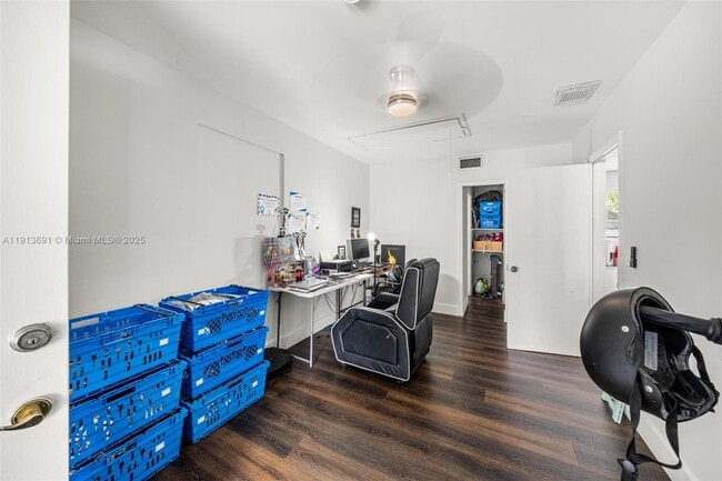 Building Photo - 600 SW 10th St