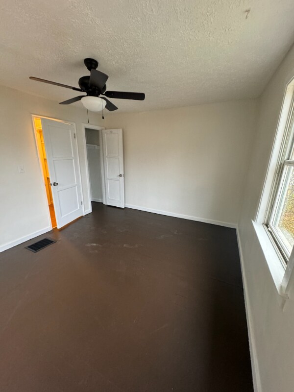 Building Photo - 240 E Siebenthaler Ave