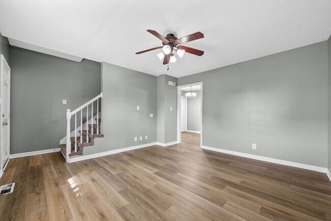 Building Photo - 3 Bedroom Pet Friendly Home For Rent Near Post!