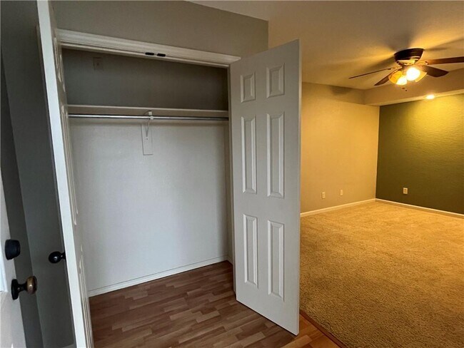 Building Photo - 806 W Tahlequah St