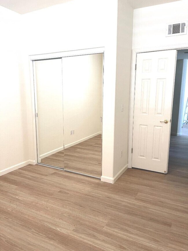 Building Photo - 1065 Rockport Ave