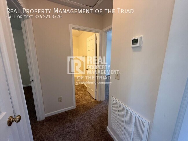 Building Photo - 8 Franklinwood Dr
