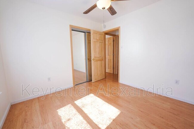Building Photo - 7123 Red Horse Tavern Ln