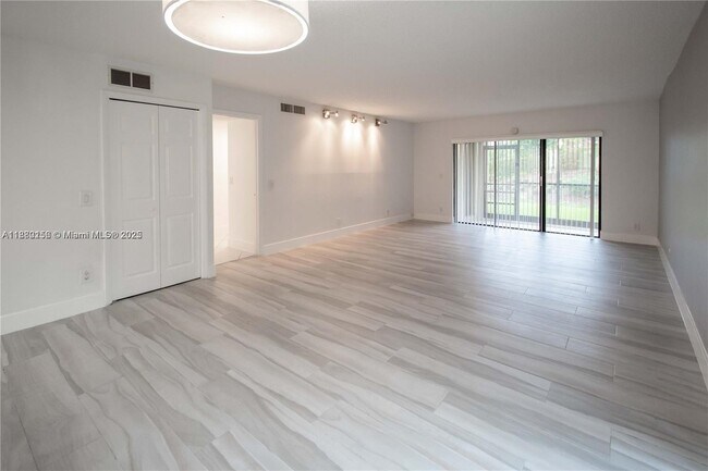 Building Photo - 16471 Blatt Blvd