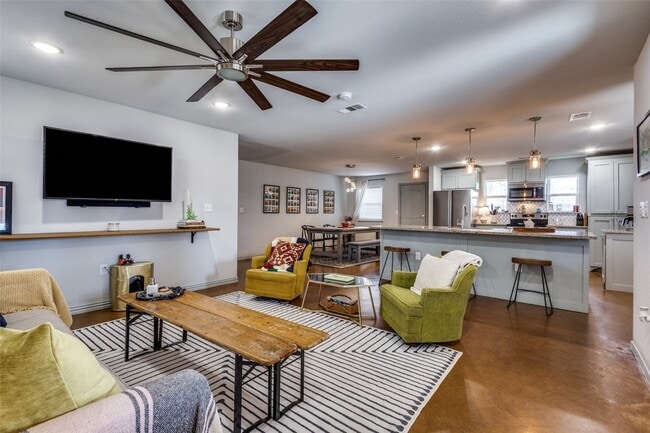 Building Photo - 409 W Johnson St