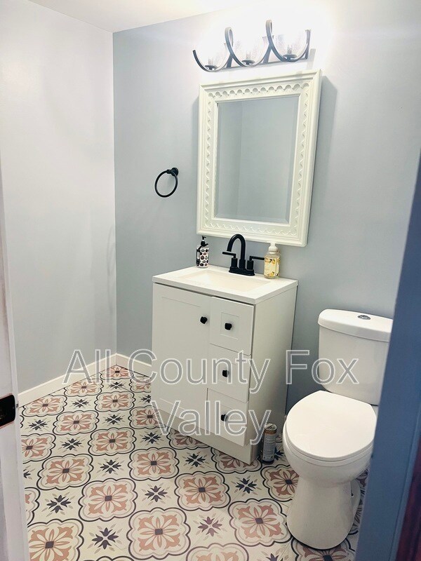 Building Photo - 1670 Chippendale Rd