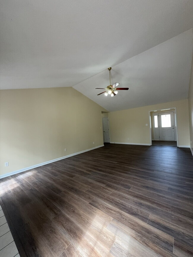 Building Photo - Three Bedroom Two and Half Full Bathroom R...