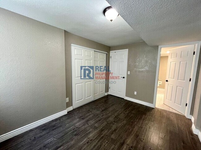 Building Photo - 4316 Ridgeglen Rd