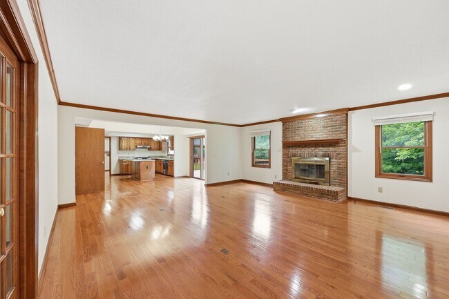 Building Photo - 7666 Windwood Dr