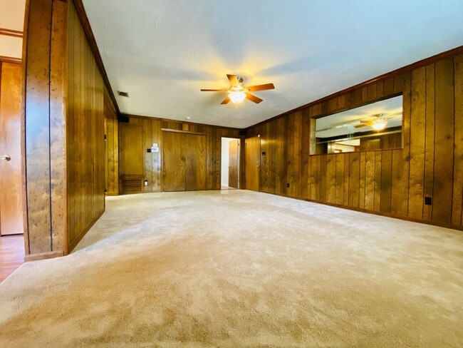Building Photo - 4663 Rosewood Dr