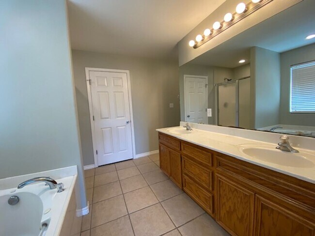 Building Photo - DON'T MISS THIS INCREDIBLE SOUTHSIDE LEASI...