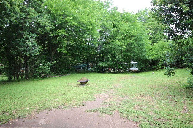 Building Photo - Clean South Austin 3/1 House w/ Carport, Private fenced yard Near First St not far from Ben White