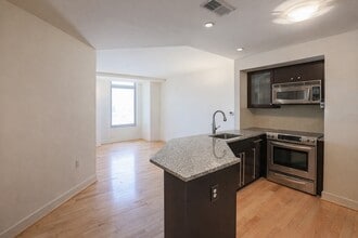 Building Photo - 675 S President St