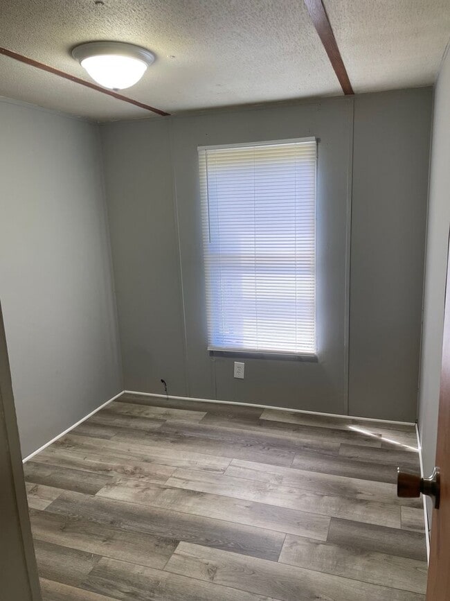 Building Photo - 4 BED, 2 BATH MOBILE HOME LOCATED IN JACKS...