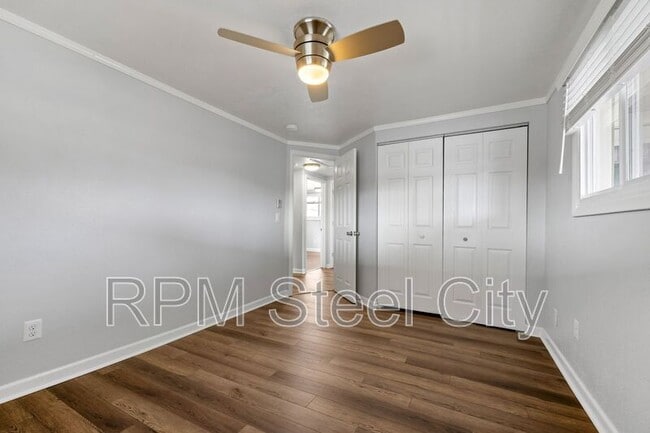 Building Photo - 903 W 15th St