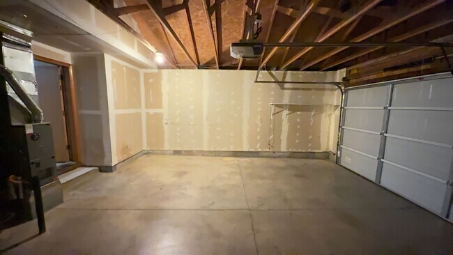 Building Photo - 3 Bedroom 1.5 Bath Home Fenced Yard, Shed & Garage