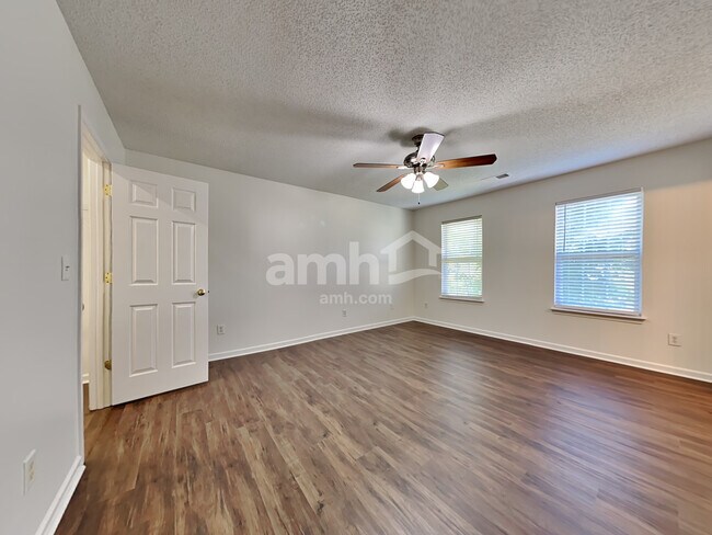 Building Photo - 6308 Dumont Ln